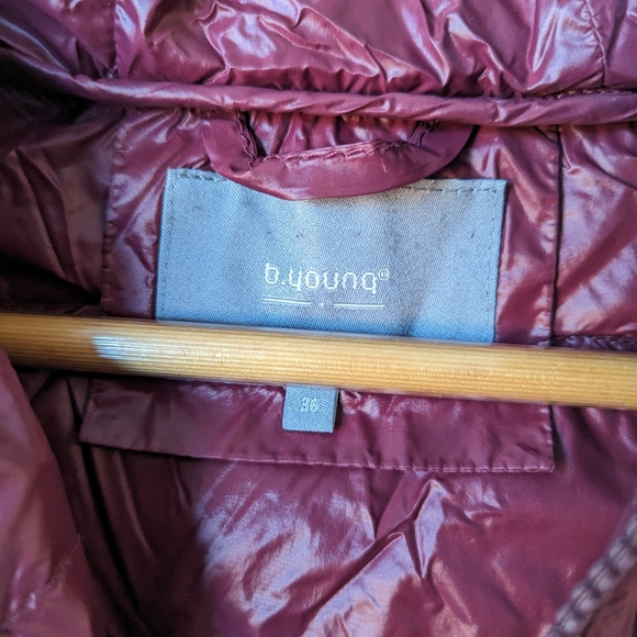 B. young puff jacket size m - Picture 6 of 6